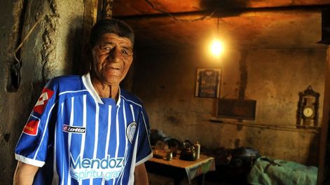 Ni demente ni chiflado, el Loco Julio, el hincha Nº1 de Godoy Cruz