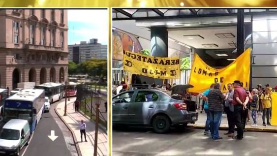 En el segundo día de la administración de Milei ya hay manifestaciones, pero en la vereda (TN)
