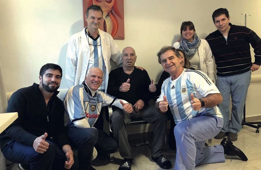 Carlos Salvador Bilardo recibió el alta médica y volvió a su casa