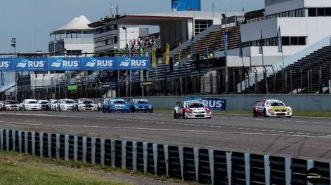 Los Andes | En el siguiente video, repasá las mejores imágenes de la definición del campeonato 2020 del Top Race y el Top Race Series en Buenos Aires.