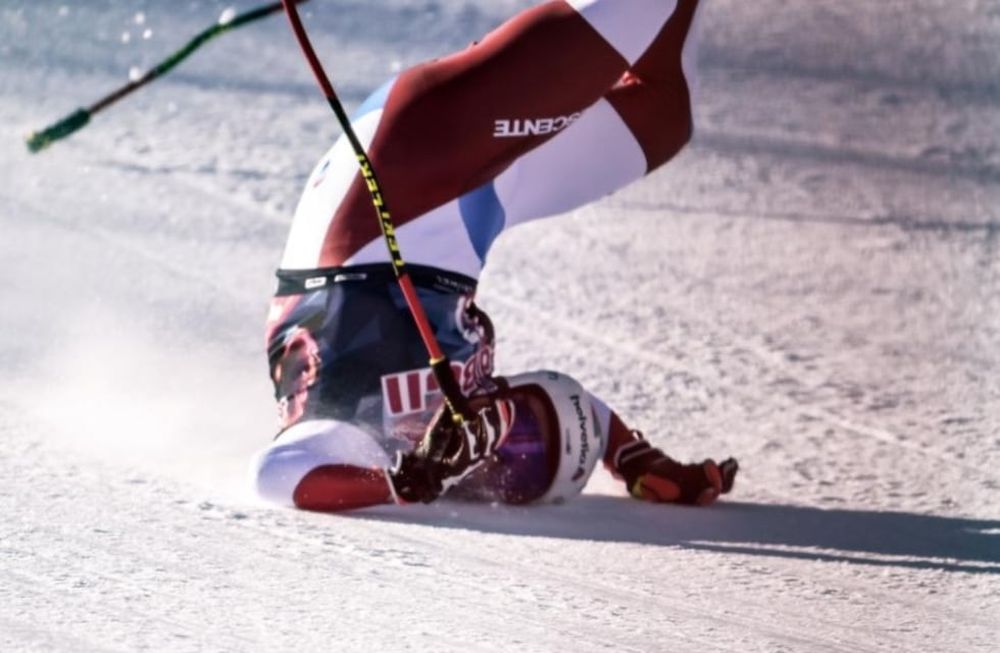 Escalofriante fue la caída del suizo Urs Kryenbuehl a 140 km/h en Kitzbühel. / Gentileza.