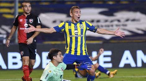 Marco Ruben festeja el primer gol en el clásico rosarino. (@CARCoficial)