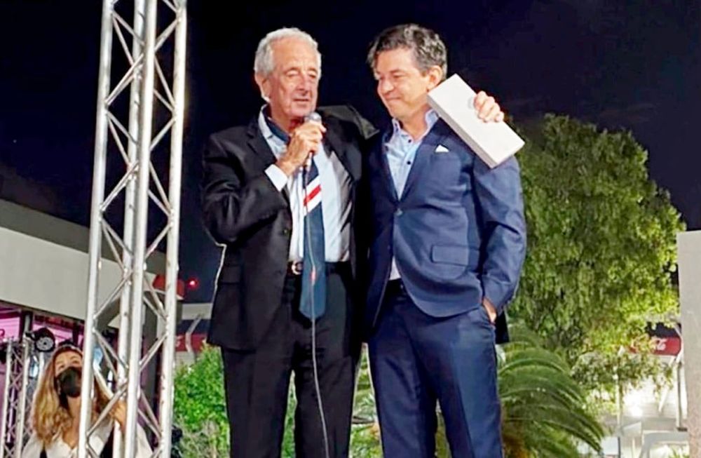 DOnofrio pagó 14 millones de pesos por la corbata de Gallardo en honor a Labruna. / Gentileza.