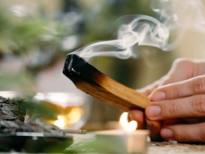 que trucos debes tener en cuenta para realizar una correcta limpieza con el palo santo