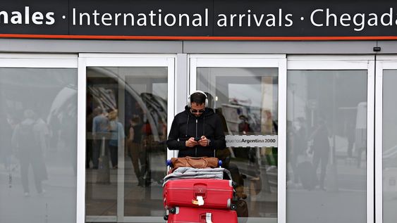 ID:6751703 aeropuerto internacional Ezeiza. Llegada de pasajeron en vuelos internacionales. Covid-19Primeros casos de la variante ómicron en la argentina.Gentileza La Nación