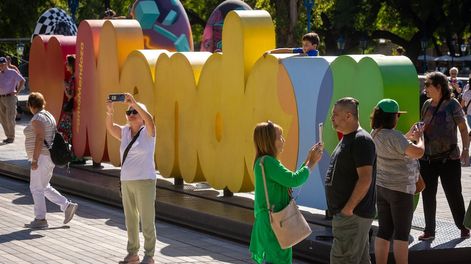 Los Andes | Turismo: Días calidos en la Ciudad de Mendoza en el fin de semana largo por Semana Santa que atrajo más de 100.000 turistasFoto: Ignacio Blanco / Los Andes