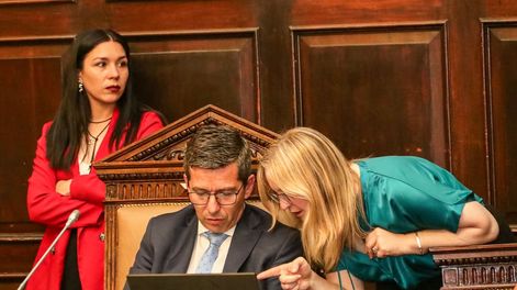El presidente de la Cámara de Diputados, Andrés Peti Lombardi, y la vicegobernadora Hebe Casado, en la sesión del paquete de leyes mineras.