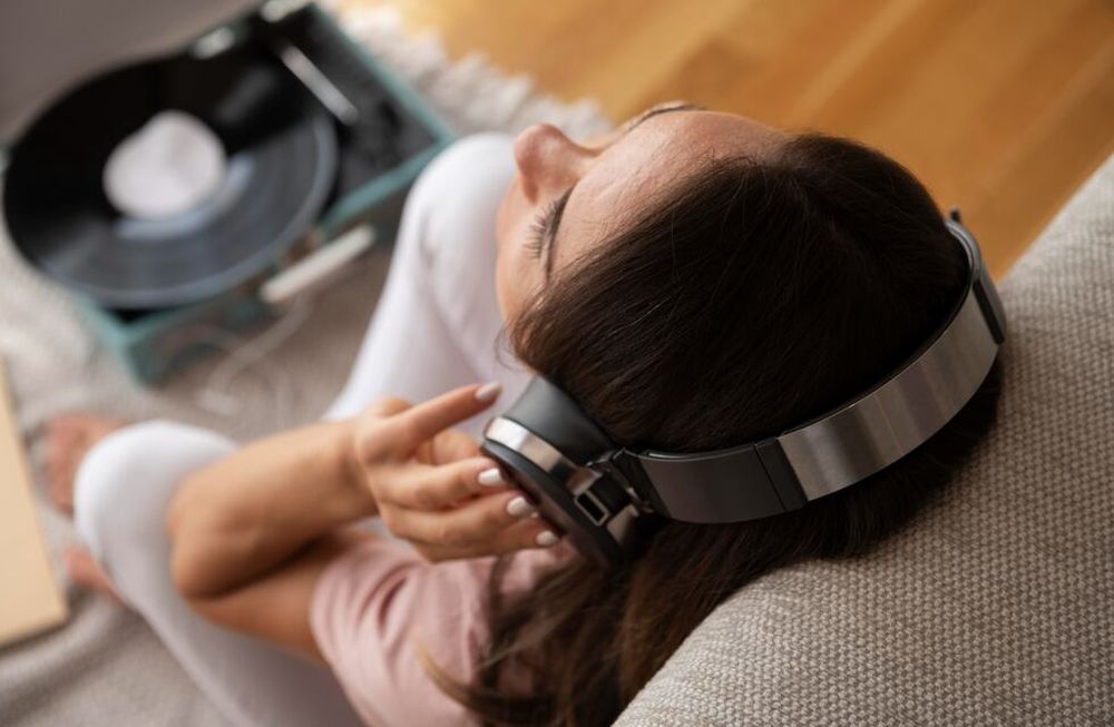 Seguí coleccionando nuevas entregas de vinilos, novelas románticas e historias de misterio en Tienda Los Andes
