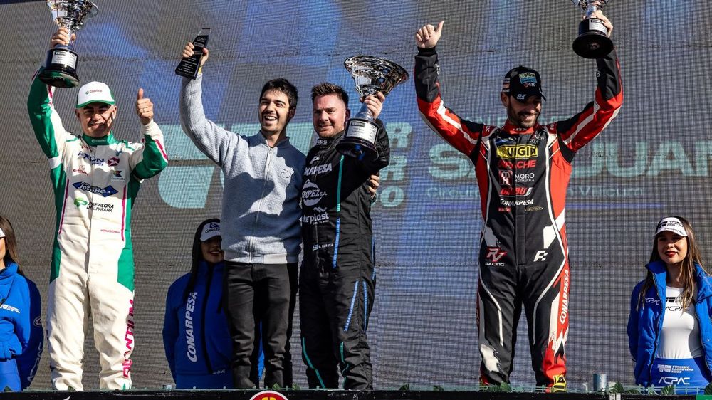 El mendocino Bernardo Llaver ganó la segunda carrera del Turismo Carretera 2000 en San Juan.