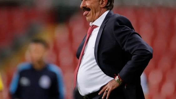 Ricardo La Volpe, ex DT de Boca, analizó el presente Xeneize y afirmó que a Juan Román Riquelme desde la estrategia y táctica del fútbol, lo da vuelta como una media. / Gentileza.