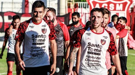 Los Andes | Piezas Clave. La experiencia de Sergio “Cepillo” Sánchez (5) y el olfato goleador de Juan Manuel Romero serán muy importantes. / Gentileza Prensa FADEP