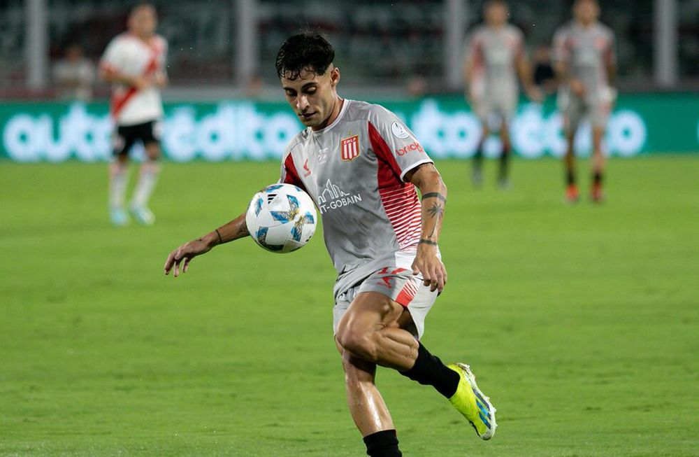 Javier Altamirano, el jugador de Estudiantes de La Plata que sufrió una convulsión el pasado domingo, sigue internado bajo cuidados intensivos. (@EdelpOficial)