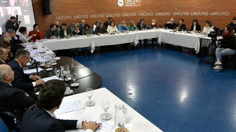 Los Andes | El Consejo Superior proclamó a las fórmulas ganadoras y hay conflictos por el lugar del Personal de Apoyo Académico. Foto:  Orlando Pelichotti / Los Andes