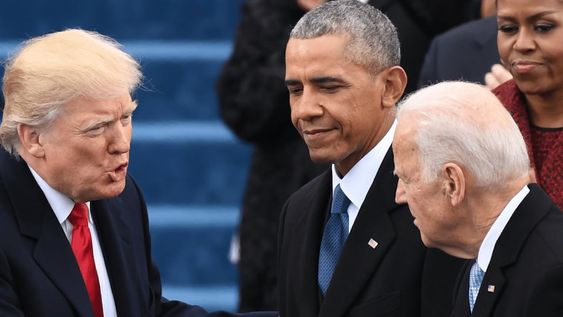 En una imagen de archivo, los expresidentes Donald Trump y Barack Obama junto al presidente Joe Biden.