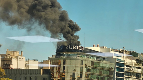 Se incendió un edificio en pleno centro porteño y evacuaron a más de 200 personas