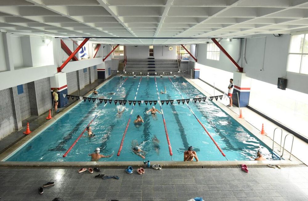 Preparativos. Las piscinas capitalinas tanto de los municipios como de los clubes estarán habilitadas para los alumnos de las escuelas de verano, no así en Las Heras y Luján. Foto: Mariana Villa / Los Andes.