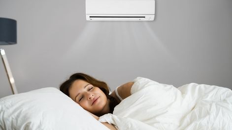 Ni en 22° ni en 25°: cuál es la temperatura ideal del aire acondicionado para dormir bien y no resfriarse