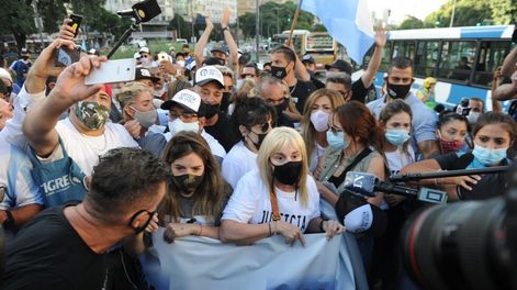 Marcha en el Obelisco para pedir justicia por la muerte de Diego Maradona (Foto: Clarín)