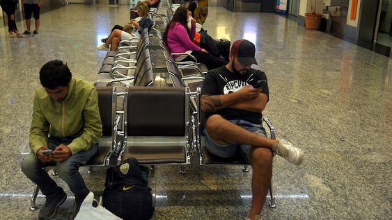 El usuario argentino explica la situación extrema a la que tuvo que recurrir para regresar al país debido a las restricciones de ingreso. / Foto: Orlando Pelichotti / Los Andes