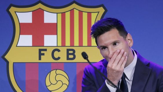 Enorme deuda la que tiene el club culé con Lionel Messi y otros jugadores que aceptaron bajarse el sueldo el año pasado para ayudar a la institución frente  ala pandemia.