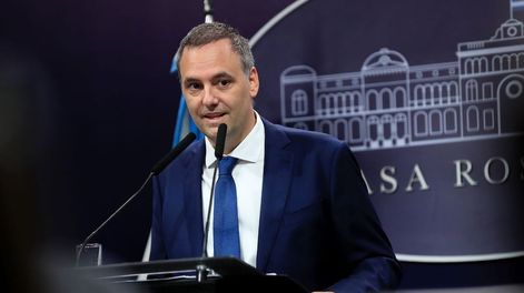 La motosierra no tiene nafta para Adorni: el vocero candidato tiene 250 empleados y $30 mil millones a mano.