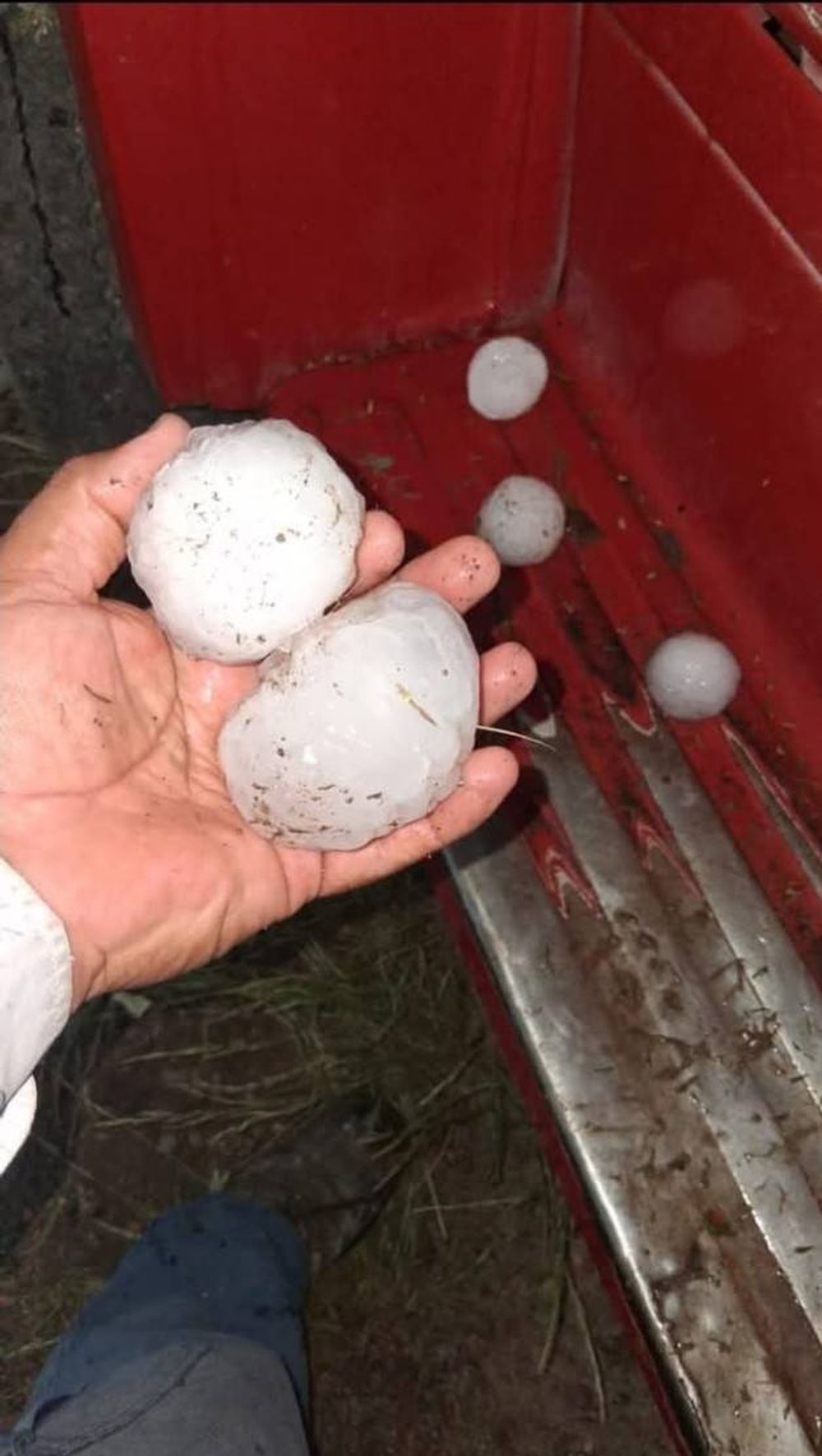 Tormentas con lluvias intensas y granizo de gran tamaño afectaron el sudeste de Santa Rosa y La Paz. (Gentileza Yolanda Pérez)   