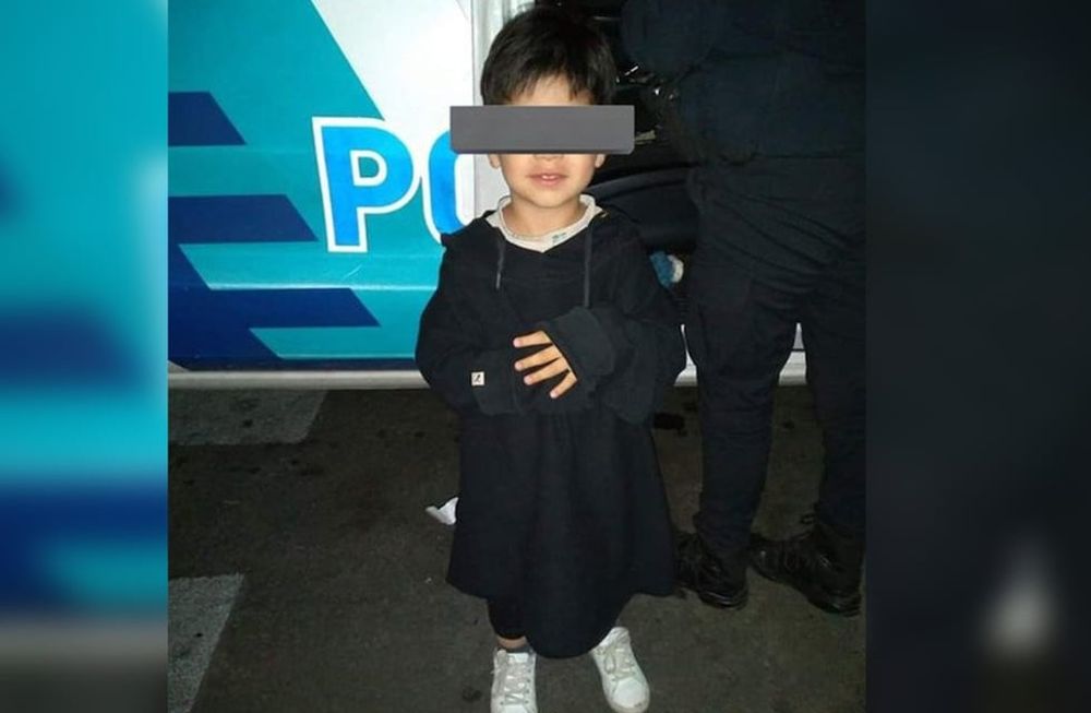 El nene vestía solo un pijama y fue encontrado por una familia en la intersección de las calles 66 y 137, en la esquina del Banco Provincia. Foto: Web