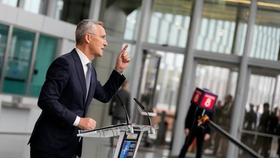 El secretario general de la OTAN Jens Stoltenberg habla con la prensa antes de la reunión de cancilleres de la organización en Bruselas, el 3 de abril de 2024. (Foto AP/Virginia Mayo)