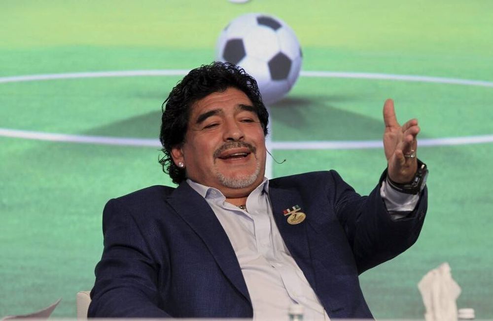 Video: Maradona, de las críticas a Blatter a la serenata para Rocío Oliva