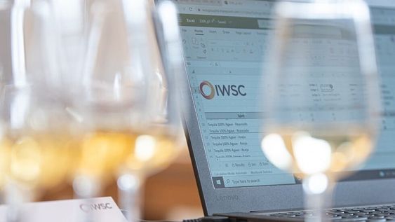 La caída del poder adquisitivo y el aumento de precios obligan a tomar nuevos caminos para mantener un buen nivel de ventas dentro de Argentina.