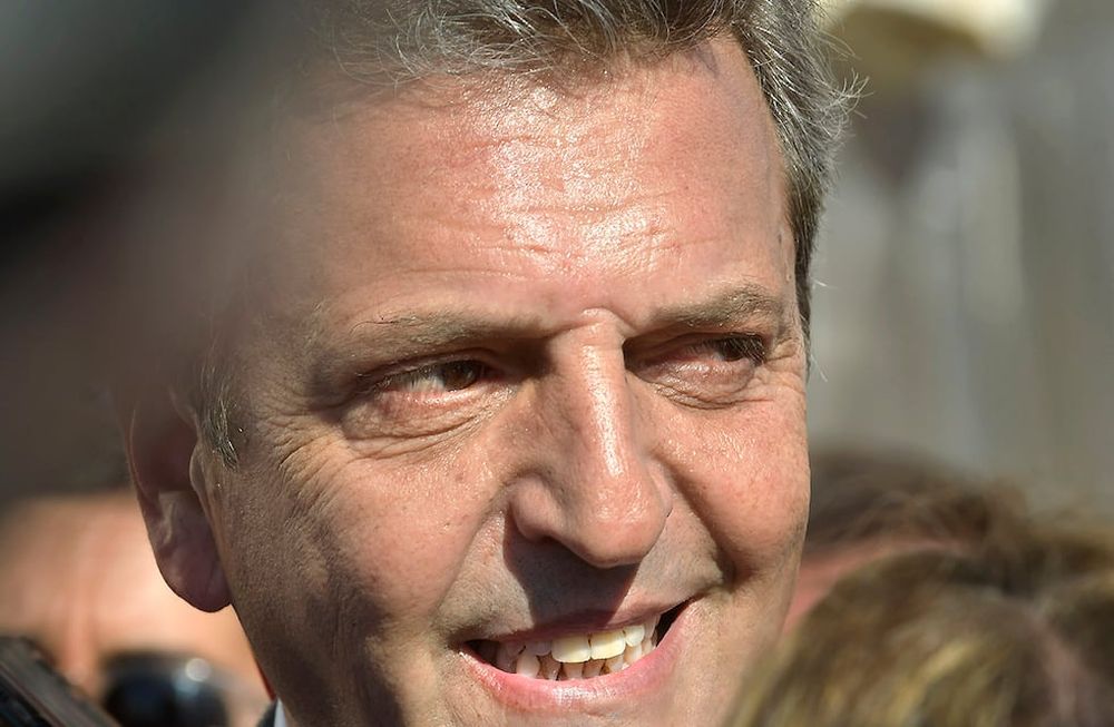 El precandidato a presidente por Unión por la Patria y ministro de Economía Sergio Massa, visitó la empresa IMPSA junto a candidato a gobernador del frente Elegí, Omar ParisiFoto: Orlando Pelichotti