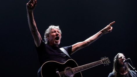 Roger Waters criticó a Bolsonaro en pleno concierto en Brasil y lo abuchearon