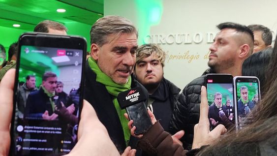 En Campaña. Mario Vadillo estimó necesario salir a tentar a los votantes que se identifiquen con la oferta del partido que lidera. Foto / Mauricio Videla