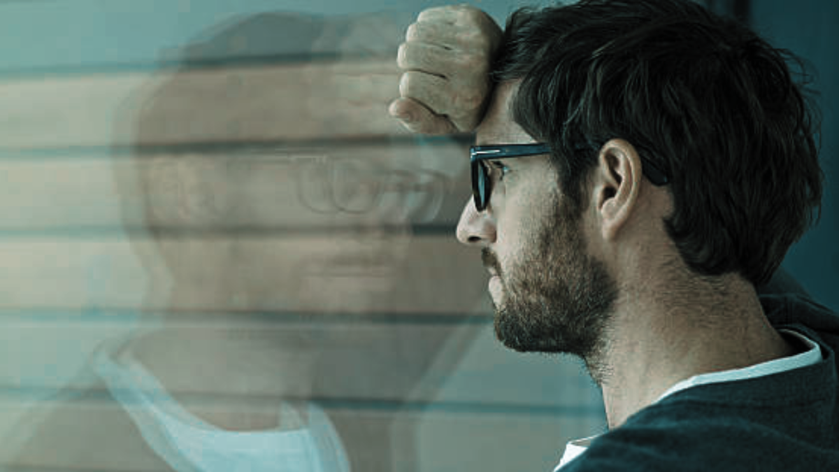 Según la psicología, las personas que llegan a los 40 sin amigos cercanos vivieron este patrón emocional durante años