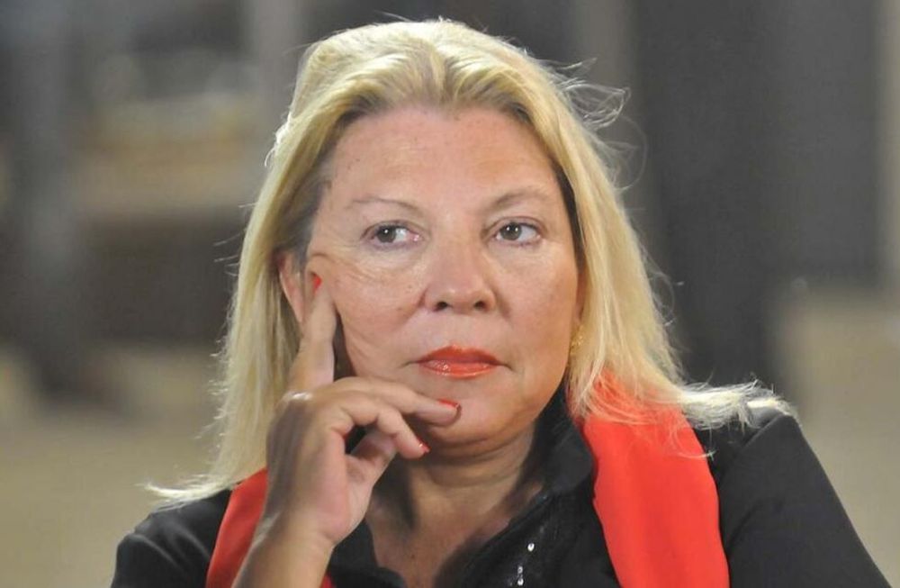 Carrió, sobre Milei: “Ataca a la casta que le permite estar sentado en una banca”