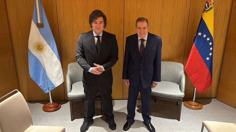 Javier Milei junto a su par Edmundo González Urrutia en Madrid.