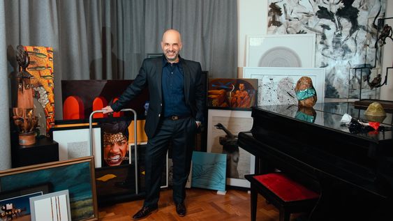El mendocino Daniel Rueda celebra sus 20 años como gestor y marchand de arte con la edición de un libro de lujo. / Foto: gentileza de Leo Furió.