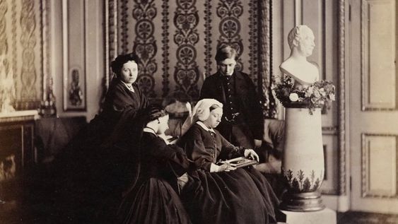 William Bambridge (1810-79). La reina Victoria, la princesa heredera de Prusia, la princesa Alicia y el príncipe Alfred de luto. Foto: Gentileza