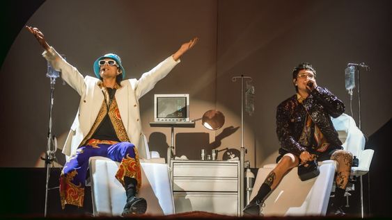 Ca7riel y Paco Amoroso ofrecieron en Mendoza una experiencia total: música, humor, provocación, visuales y una energía arrolladora.