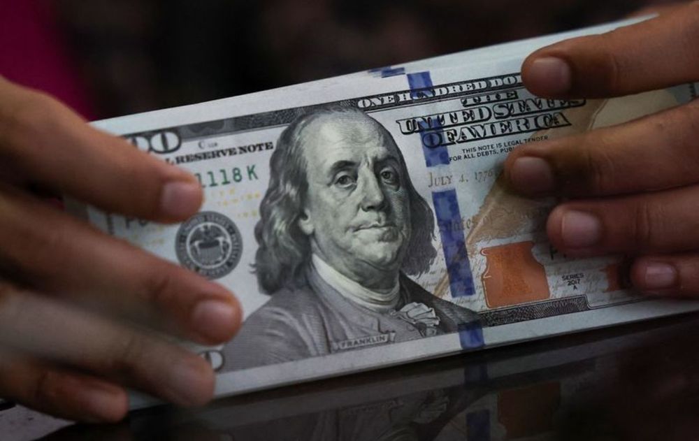 El precio del dólar minorista cerró a $1.420&nbsp;
