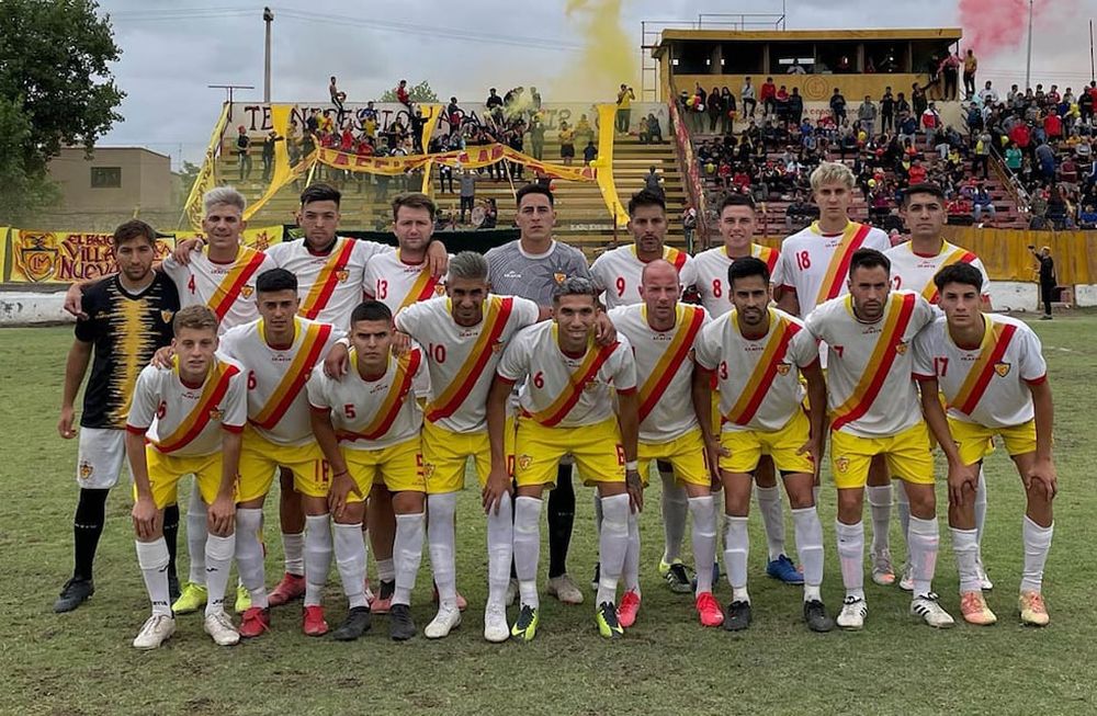 Voló alto. De la mano del Huevo Giacomelli, el Canario protagonizó un torneo de ensueño y recuperó su lugar en la élite del fútbol local. / Foto: Prensa Club Leonardo Murialdo.