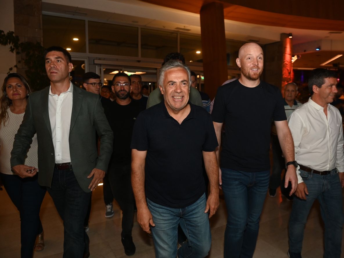 El gobernador Alfredo Cornejo consolidó su alianza con Javier Milei con tres triunfos de seis elecciones municipales.&nbsp;