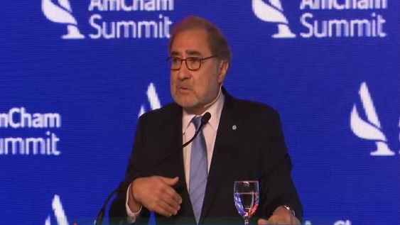 El diplomático aseguró en la AmCham que la relación con los Estados Unidos es excelente.