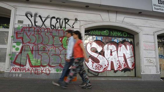 Según el Código de Convivencia de la Ciudad de Mendoza, las multas por pintar grafitis sin autorización van desde los 9.500 pesos hasta los 285.000, | Foto: José Gutiérrez / Los Andes