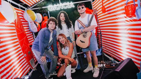 Los Andes | Se pudo disfrutar de un pocket show de Flor Vigna, quien se lanzó recientemente como cantante con su hit Uy!.