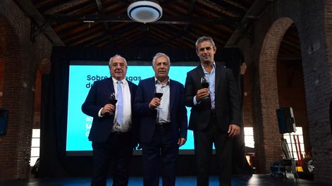 El presidente de Bodegas de Argentina, el gobernador Alfredo Cornejo y el presidente de la Cámara de Diputados, Martín Menem.