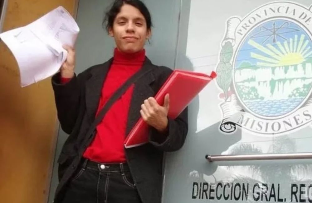 Adrián Martínez Moreira se presenta dice haber sido apropiado por un militar argentino durante la última dictadura en Paraguay. Foto: Gentileza