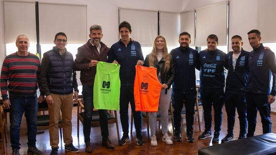 El intendente recibió al cuerpo técnico de la Selección Argentina de Fútbol Femenino