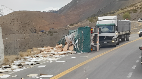 Los Andes | Alta montaña triple choque de camiones