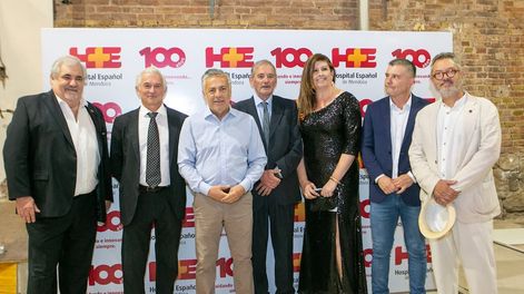 Autoridades del Hospital Español de Mendoza, junto Lic. Alfredo Cornejo, Lic. DIego Costarelli y el Cónsul de España.